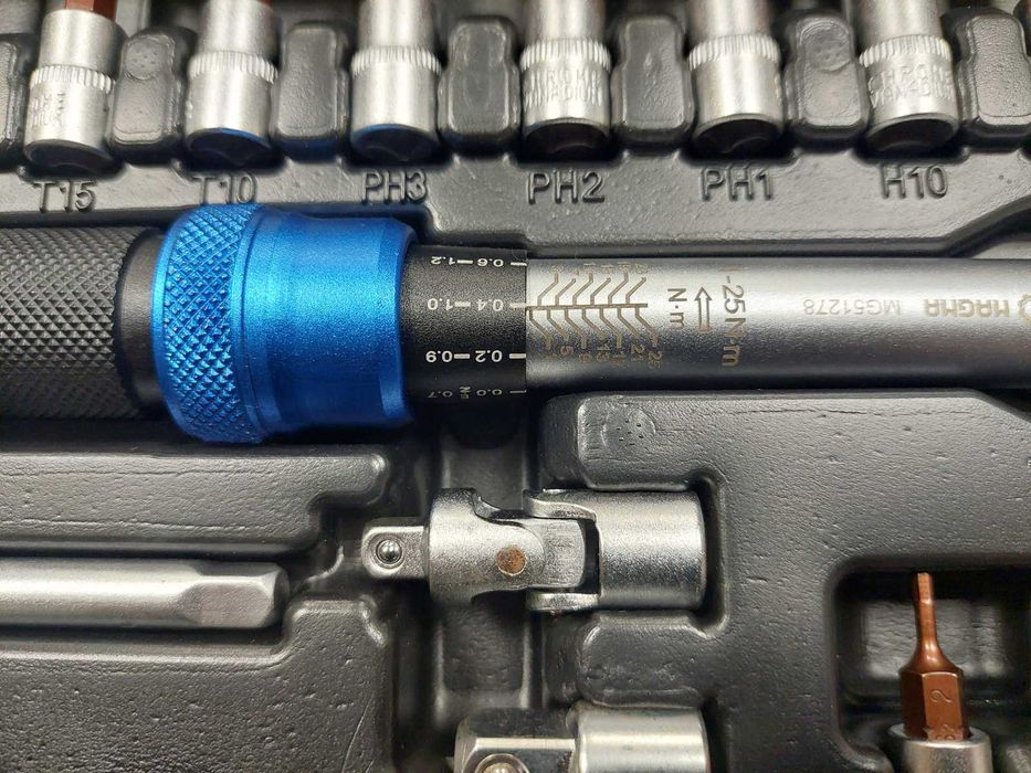 Динамометричен ключ 1/4 с вложки от 1 - 25Nm – 21части