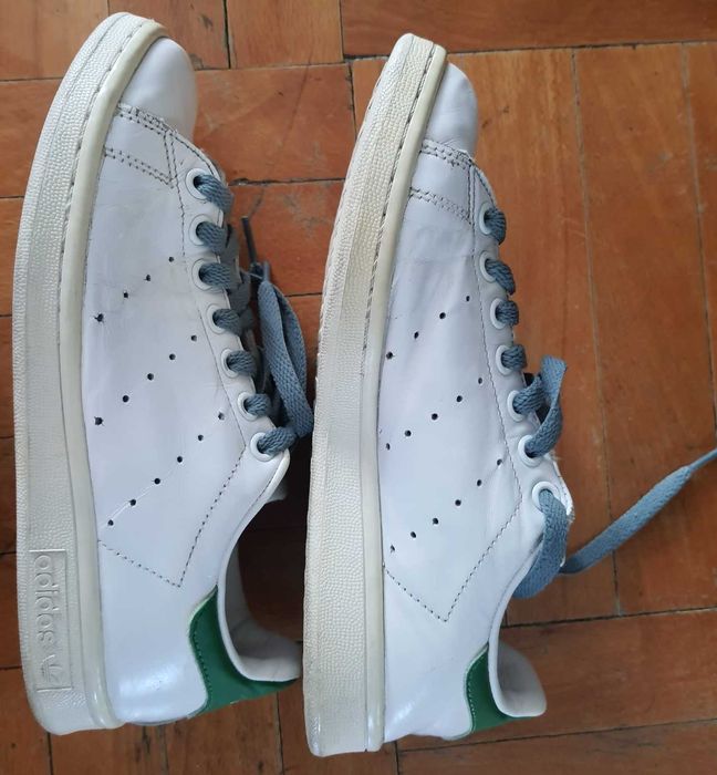 Adidasi dama Stan Smith purtati