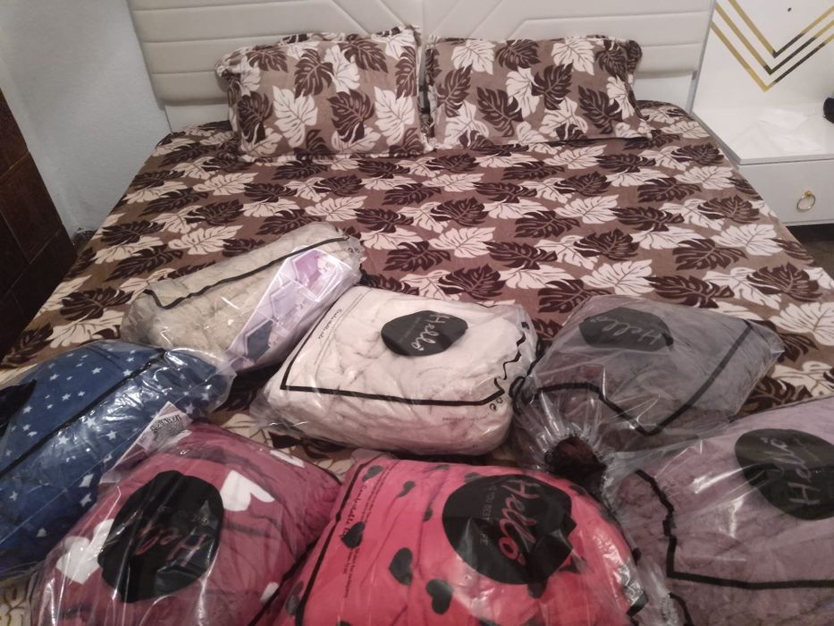 Vând lenjerie pilote pături cocolino