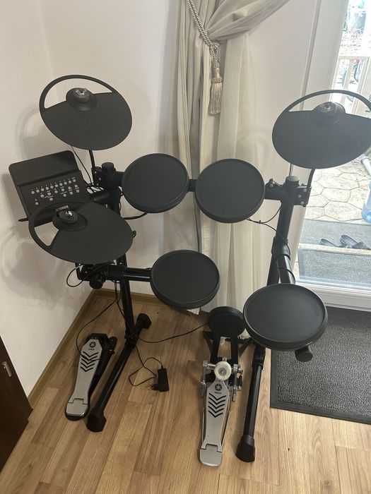 Ofer spre vanzare set de tobe electronice Yamaha DTX430, stare perfect