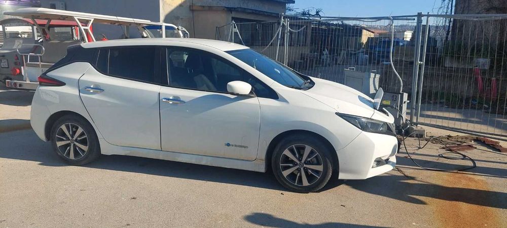 продавам Nisan Leaf на части