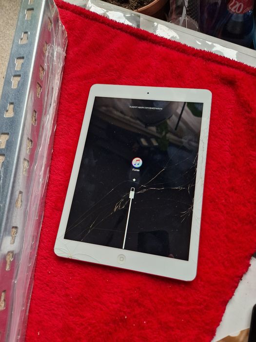 Tableta ipad pentru piese