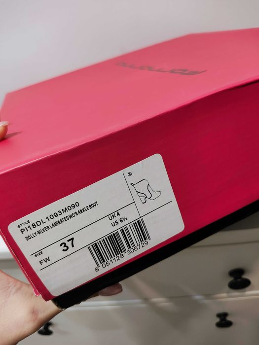 Блестящи сребристи боти