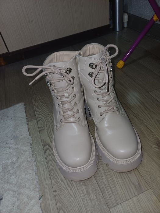 Продам зимние ботинки