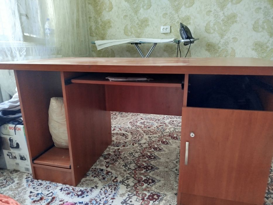 Стол компьютерный очень прочный продам недорого