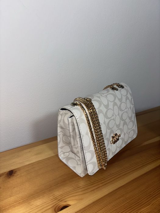 Продавам дамски чанти 1бр/17€-2бр/30€