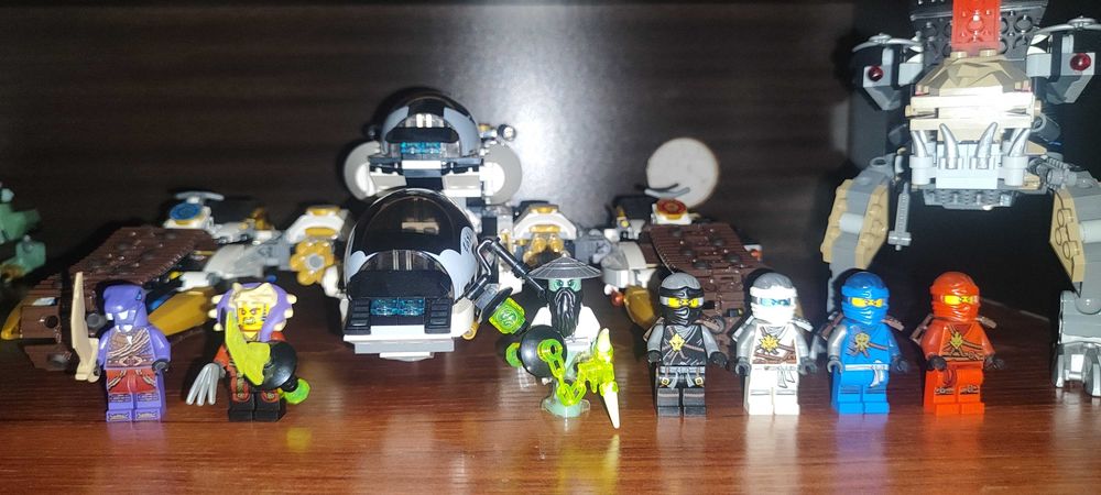 Набор лего ниндзяго 70595: имеются все фигурки(все аксессуары)