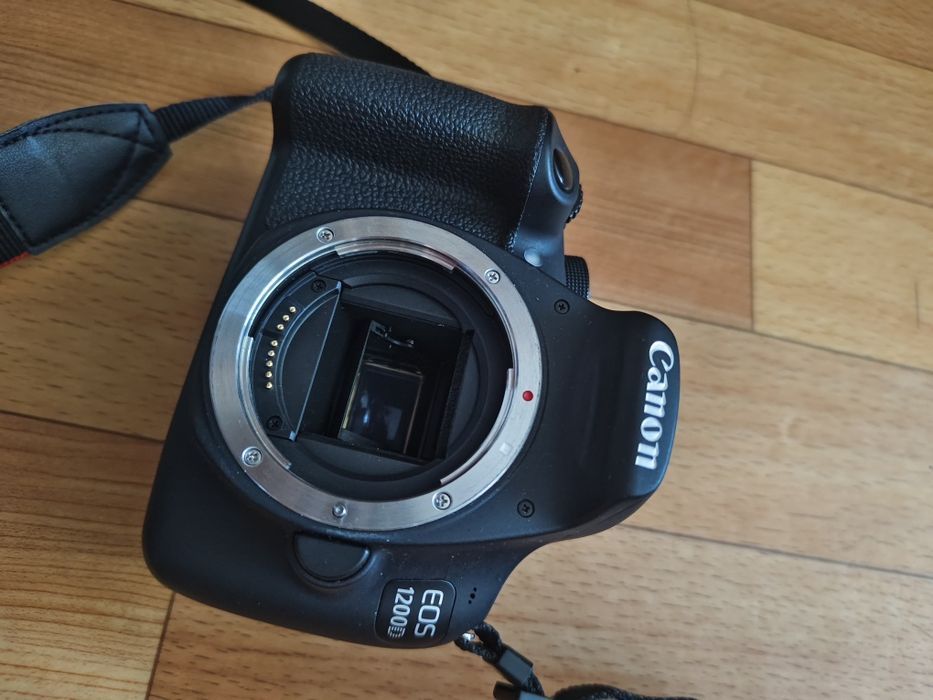 Canon 1200 d body