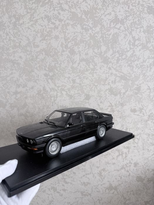 Колекционерски модел BMW M5 E28 maxima 1/18