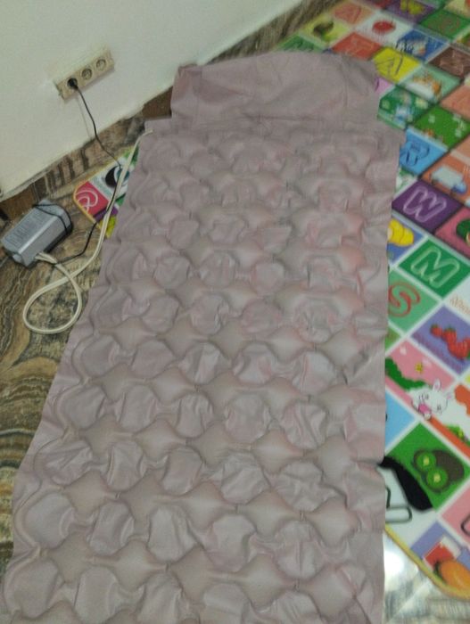 Vând saltea pentru escale cu tot cu acumulator