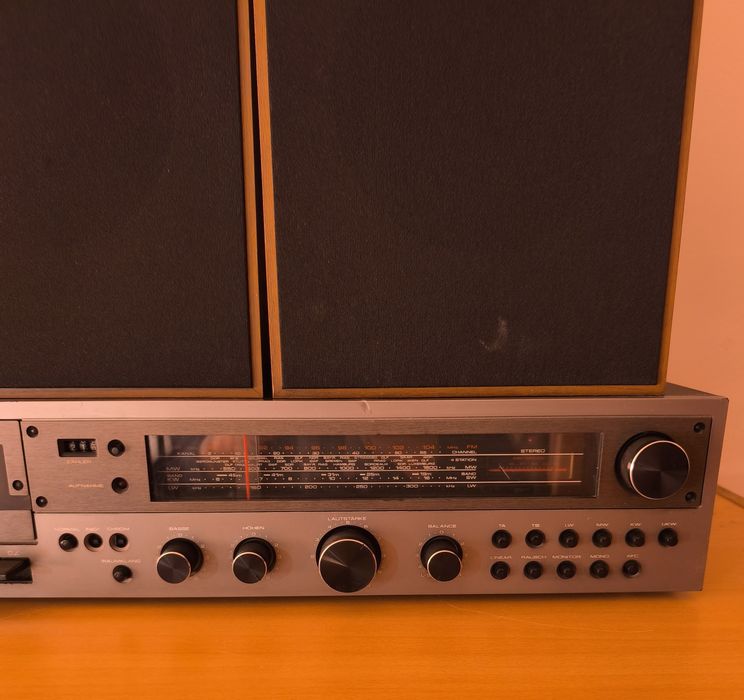 Касетeн стерео ресийвър Universum