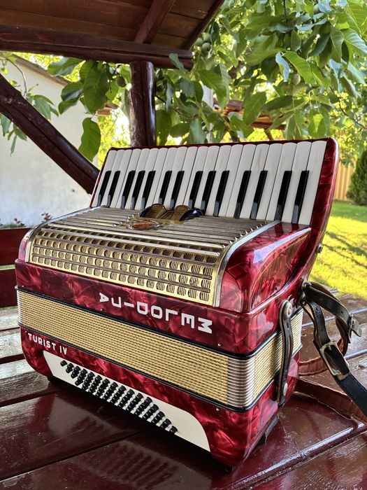 Acordeon Melojdia/Hohner cu 60 de basi