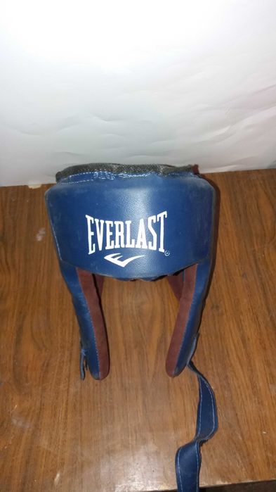 Продам 2 боксёрских шлема и перчатки