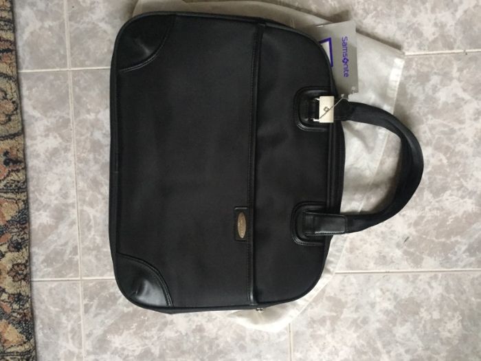 Продавам чисто нова чанта "Samsonite"