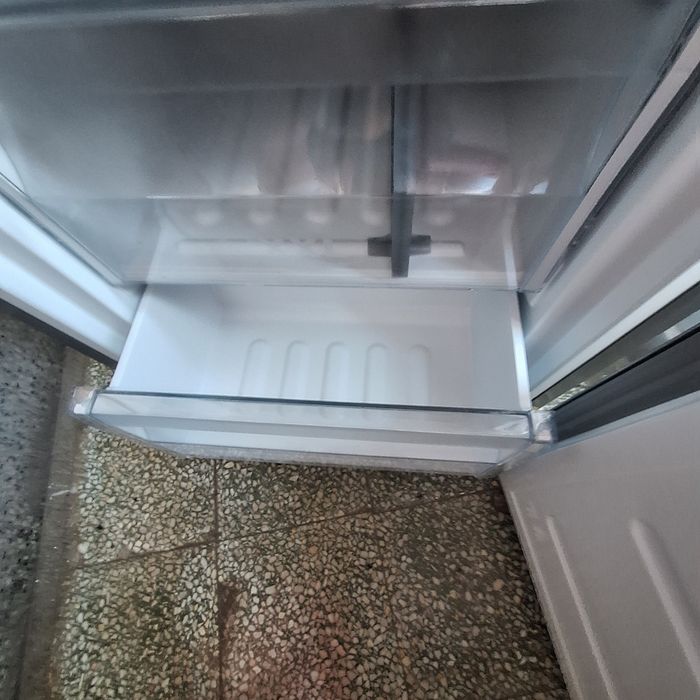 Продавам хладилник от марката Whiripool BSNF 9452 OX за части