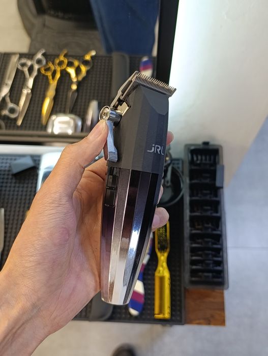 Продаётся профессиональная машинка для стрижки JRL