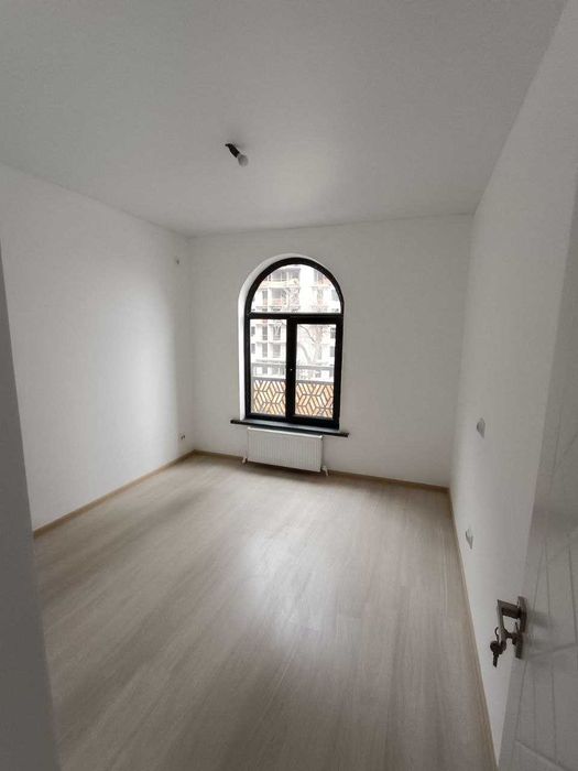 3 xonali yangi kvartira arendaga Olmos metroda