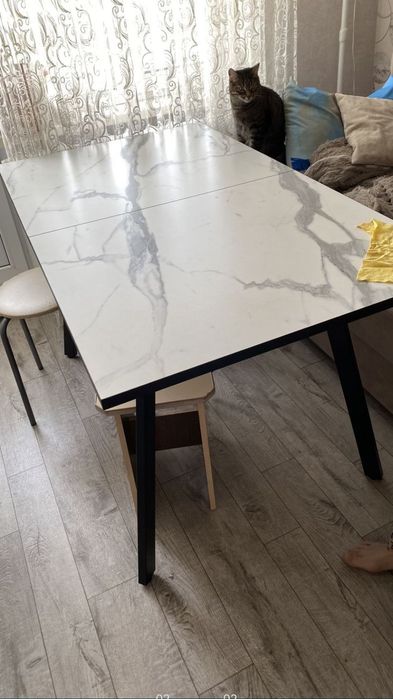 Продам кухонный стол