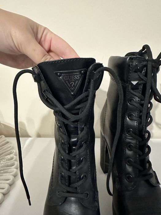 Черни кожени боти guess на ток