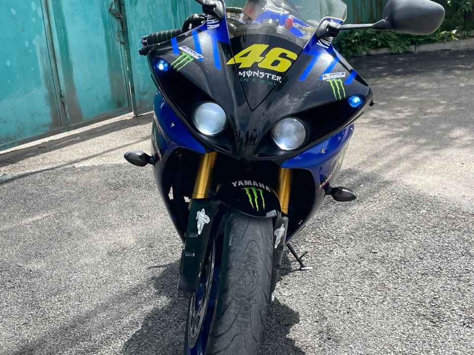 Yamaha r1 линза 2011