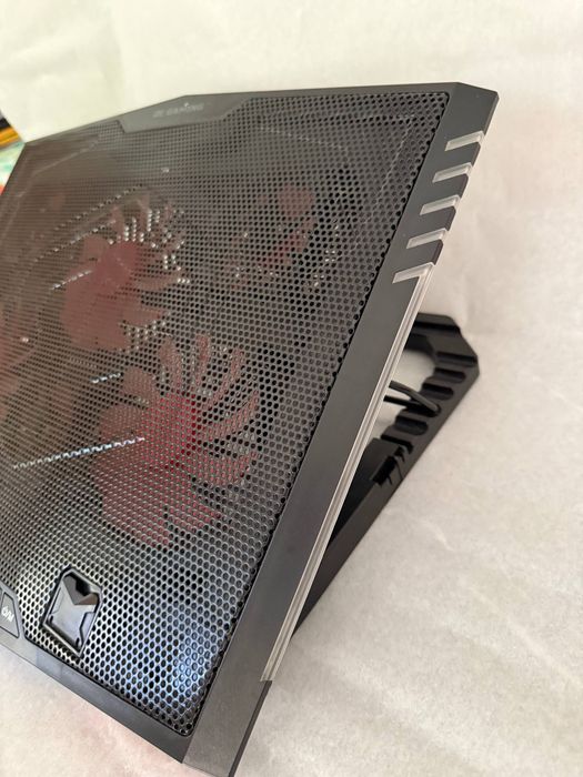 Охлаждающая подставка для игрового ноутбука