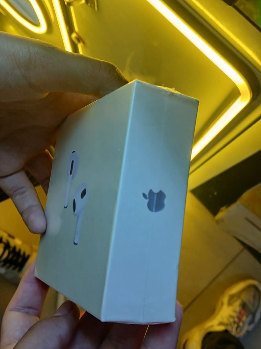 Продам  AirPods Apple