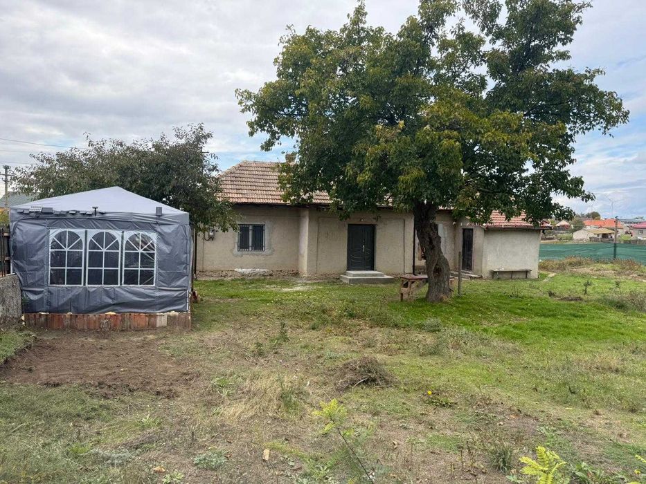 De Vânzare: Casă Bătrânească cu Teren Generos în Cogealac, Constanța