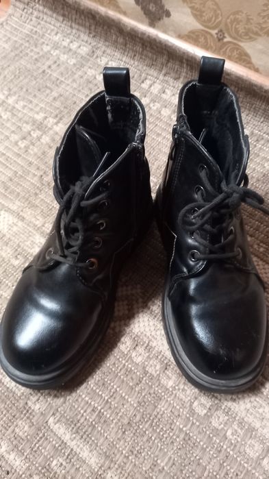 Продам осенние ботинки на девочку