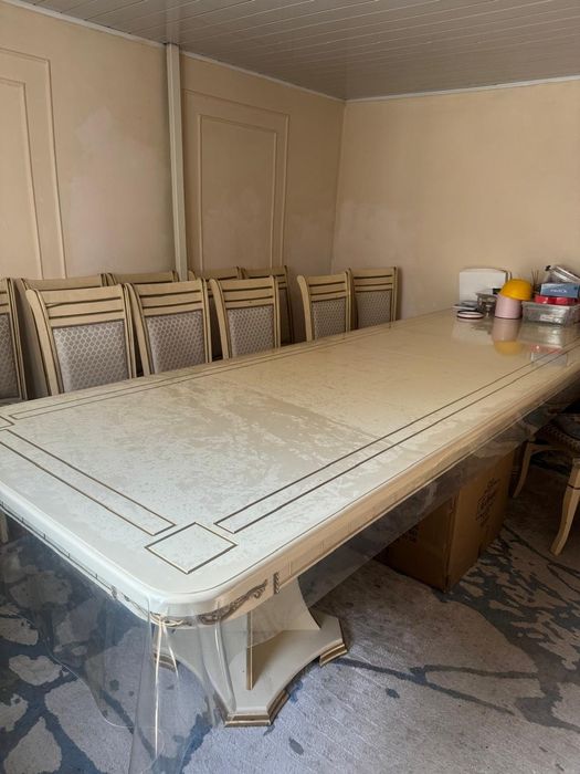 Стол для гостинной