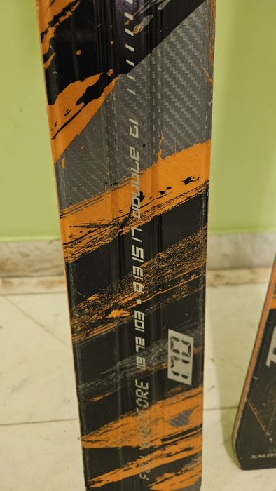 Ски Sаlmon Mustang карвинг, Race Inspired