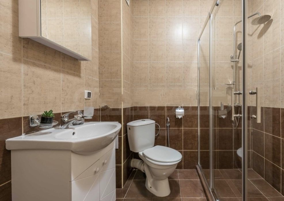 Дава се под наем Тристаен апартамент в Варна, Окръжна болница - 75 кв.м за 578.34 € - Снимка #1