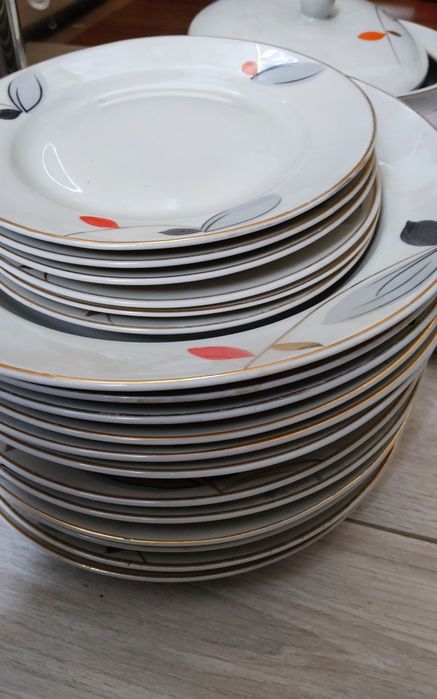 Столовый сервиз .