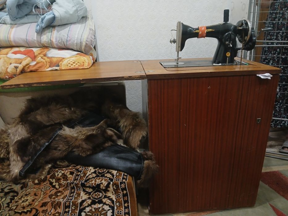Продам швейную машинку