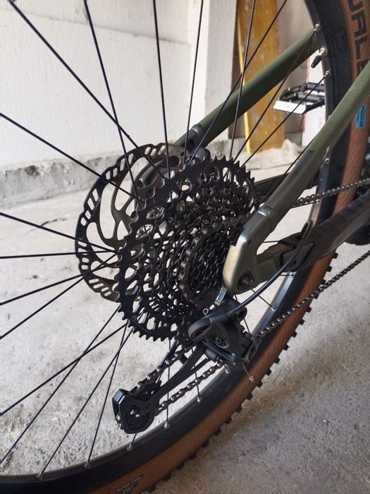 Ново електрическо колело Cube Stereo + зарядно