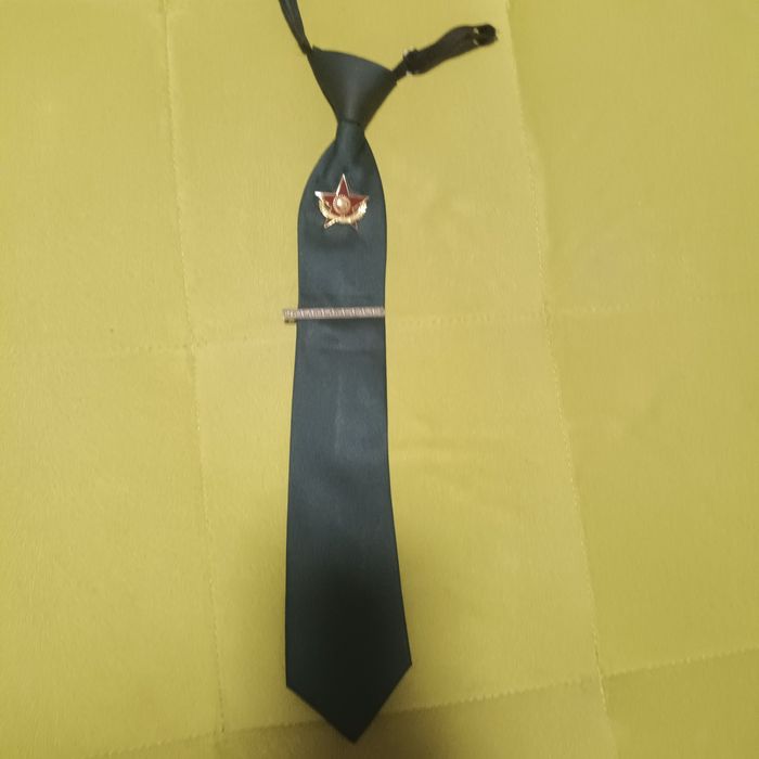 Продам береты и галстуки