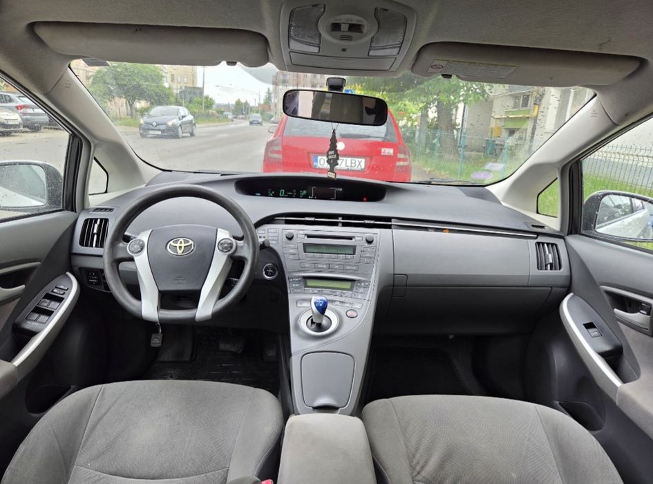 Toyota prius benzină-hybrid