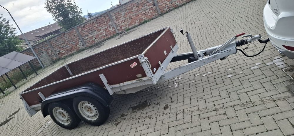 Vand remorcă 2000kg B+E cu sistem de franare.