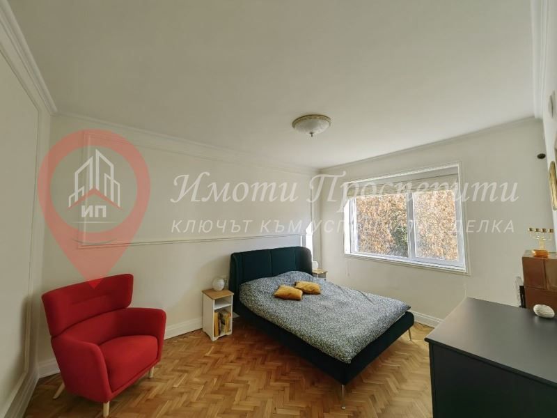 Дава се под наем Тристаен апартамент в София, Център - 75 кв.м за 1050 € - Снимка #9