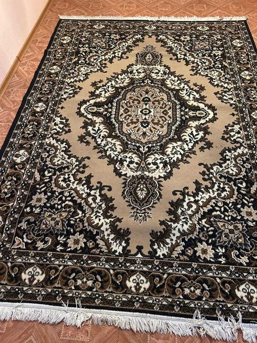 ковры разные продаются.