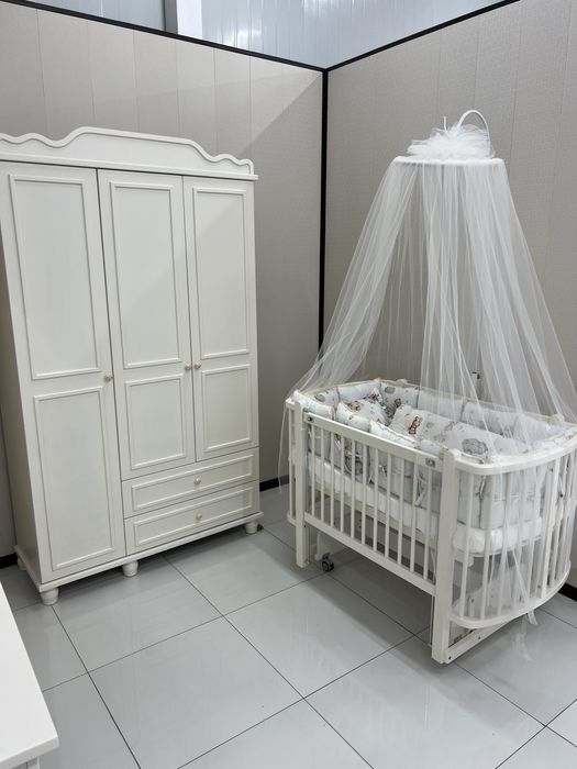 Детский кроват и шкаф