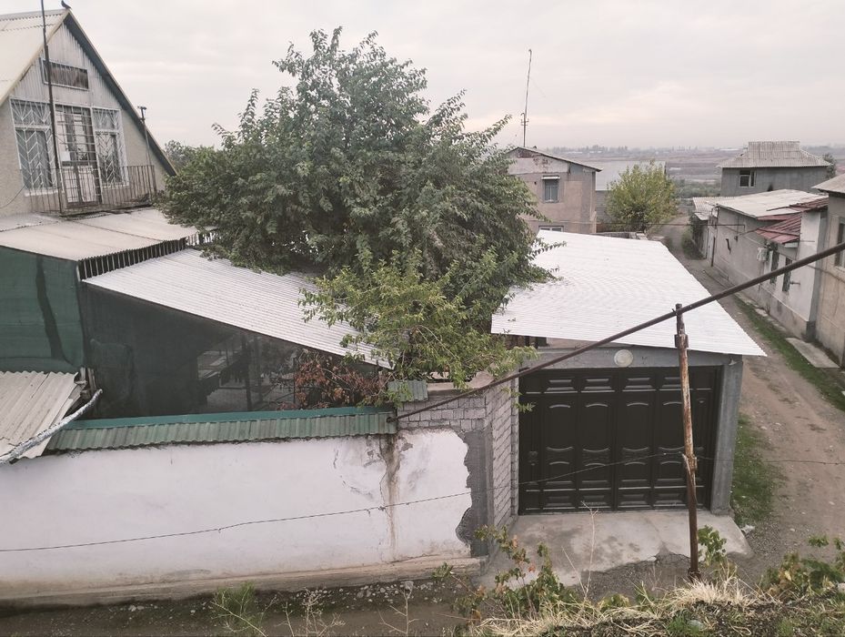 Uy sotiladi 2 qavatli