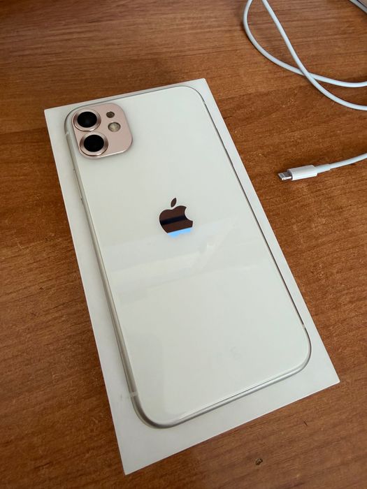 продается айфон 11