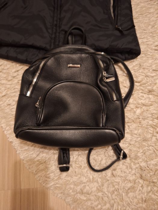 Geaca neagra de Toamna si rucsac