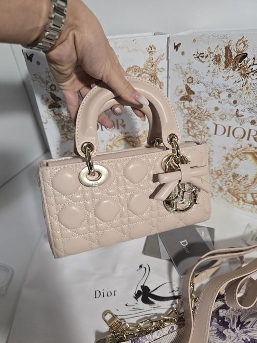 Налична чанта Dior D-Joy Powder Pink