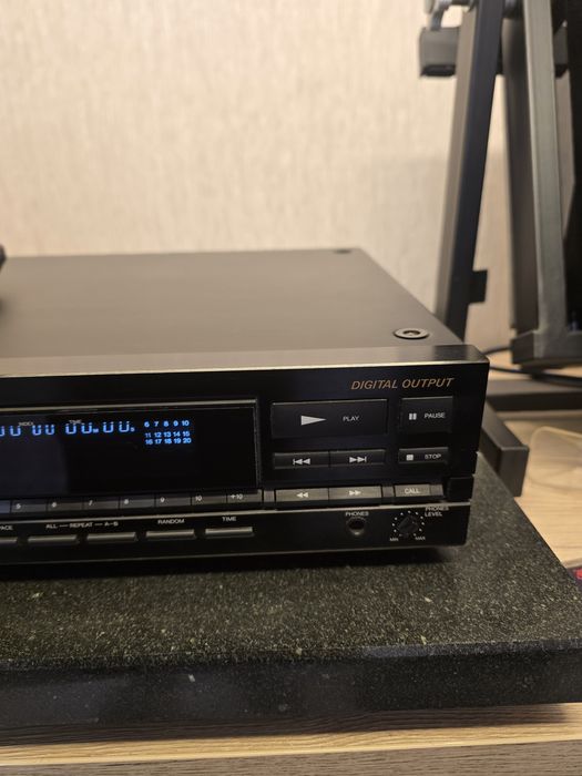 CD проигрыватель Denon dcd 810