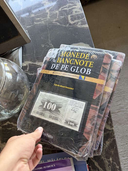 Vand colectie monede/bancnote de pe glob