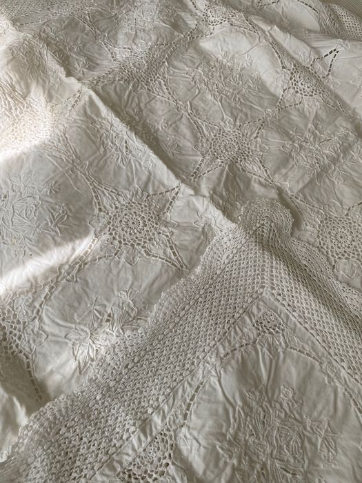 Ръчно бродирани покривки