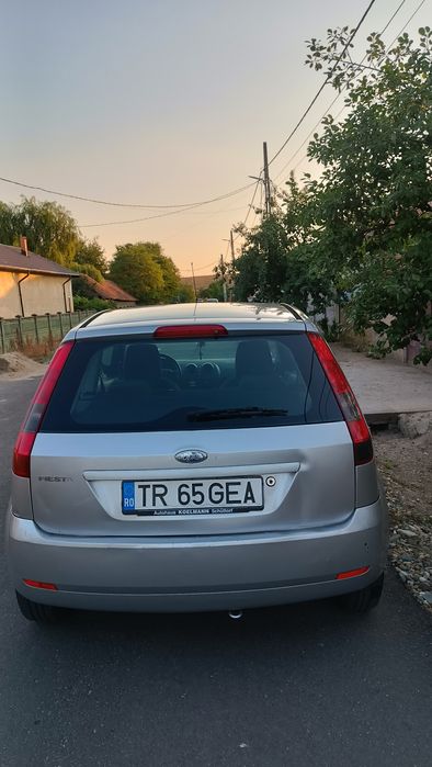 Vând Ford Fiesta -2005