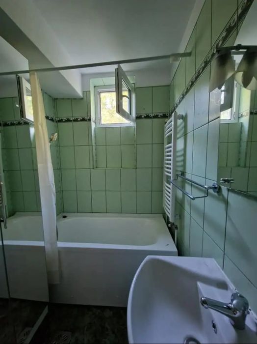 Închiriez apartament 3 camere!