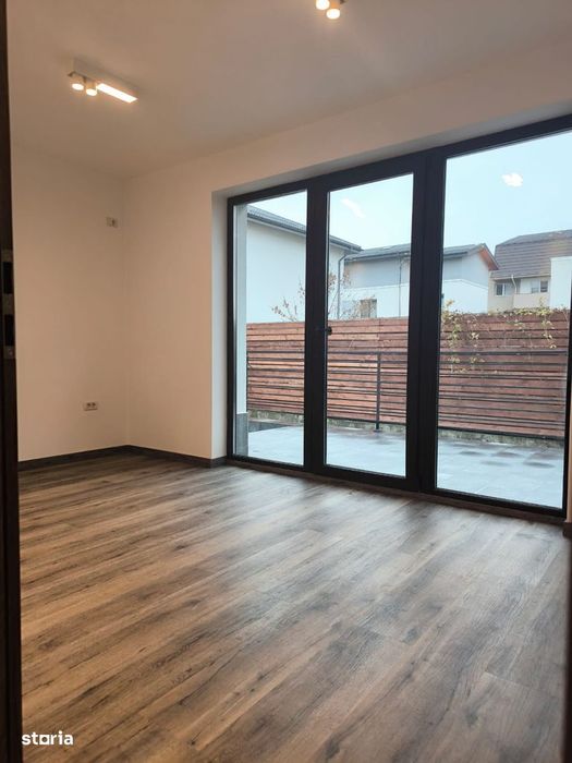 Vand apartament 3 camere cu gradina mare